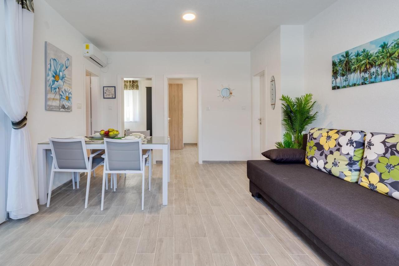 Apartmani Kastelina Vir Exterior photo
