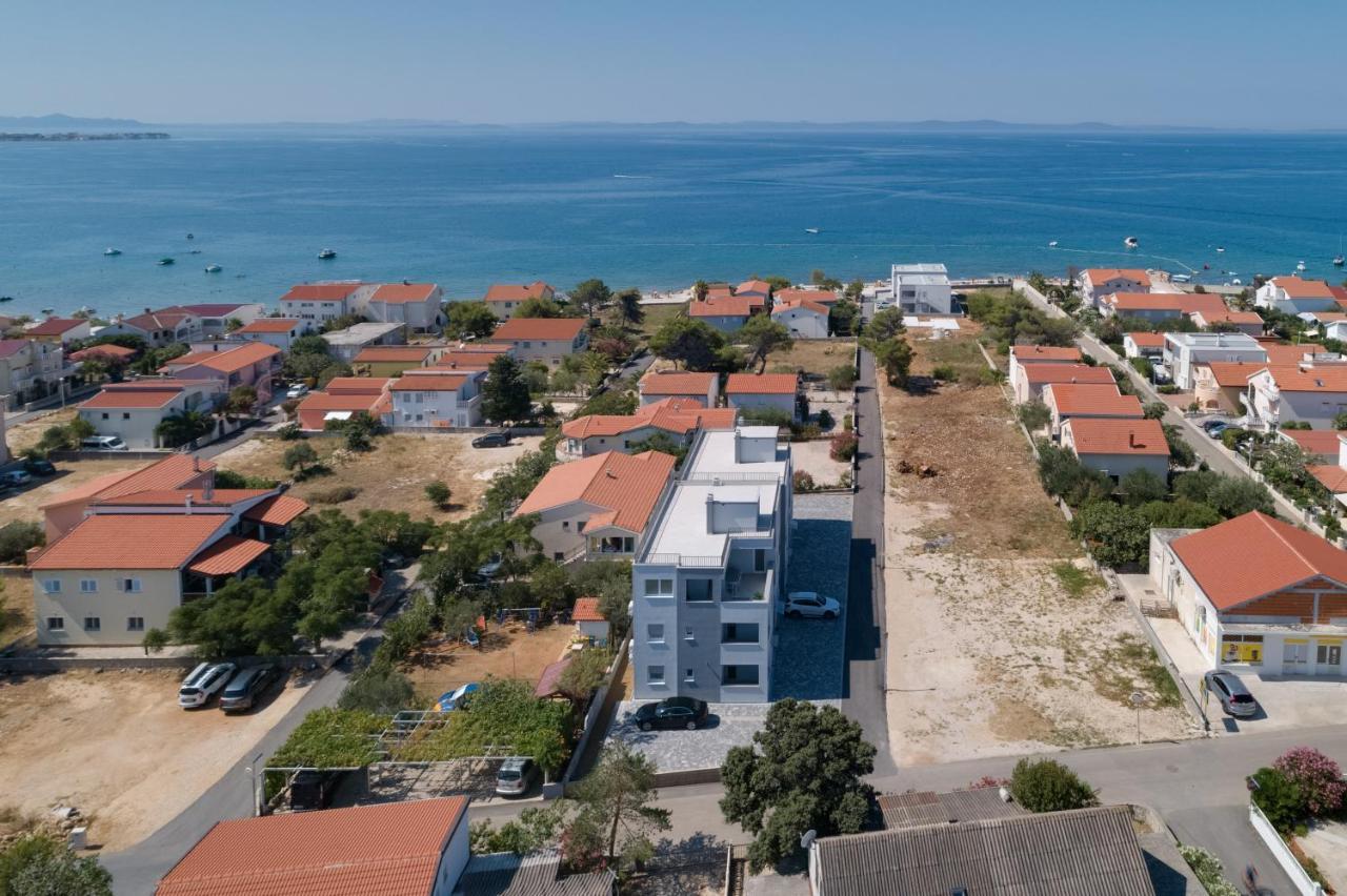 Apartmani Kastelina Vir Exterior photo
